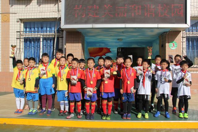 德天空：斯图加特签下费耶诺德边锋绍尔，转会费最高可达1700万欧